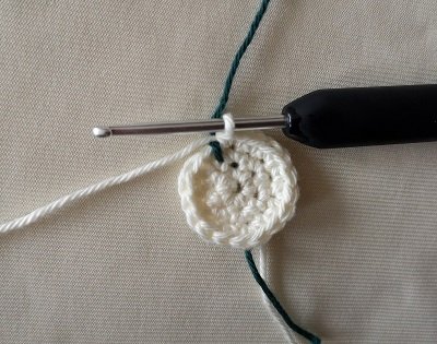 Blog-Inhaltsbild für 'Kostenlose Häkelanleitung - Einfaches Schneemädchen und/oder Eule'